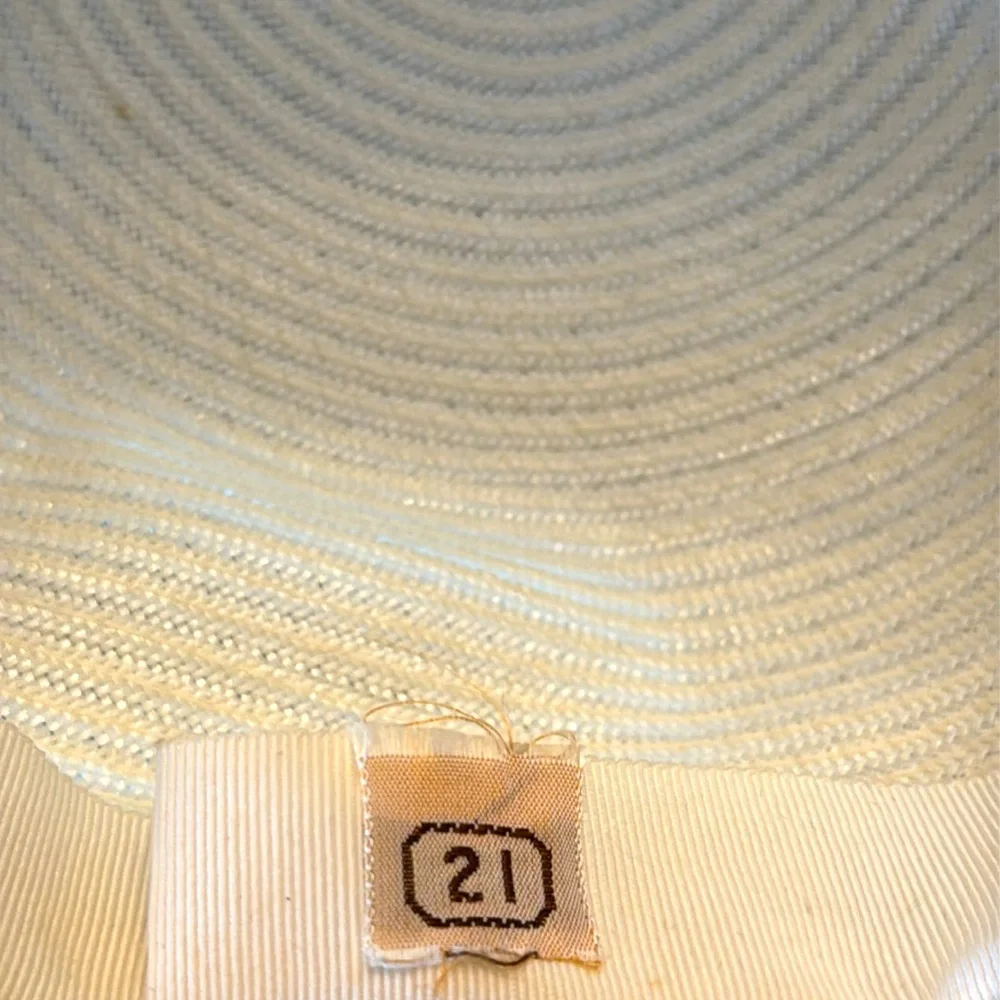 Vintage Child’s White straw Bowler Hat Navy velvet Bow Daisy Easter Hat Size 21